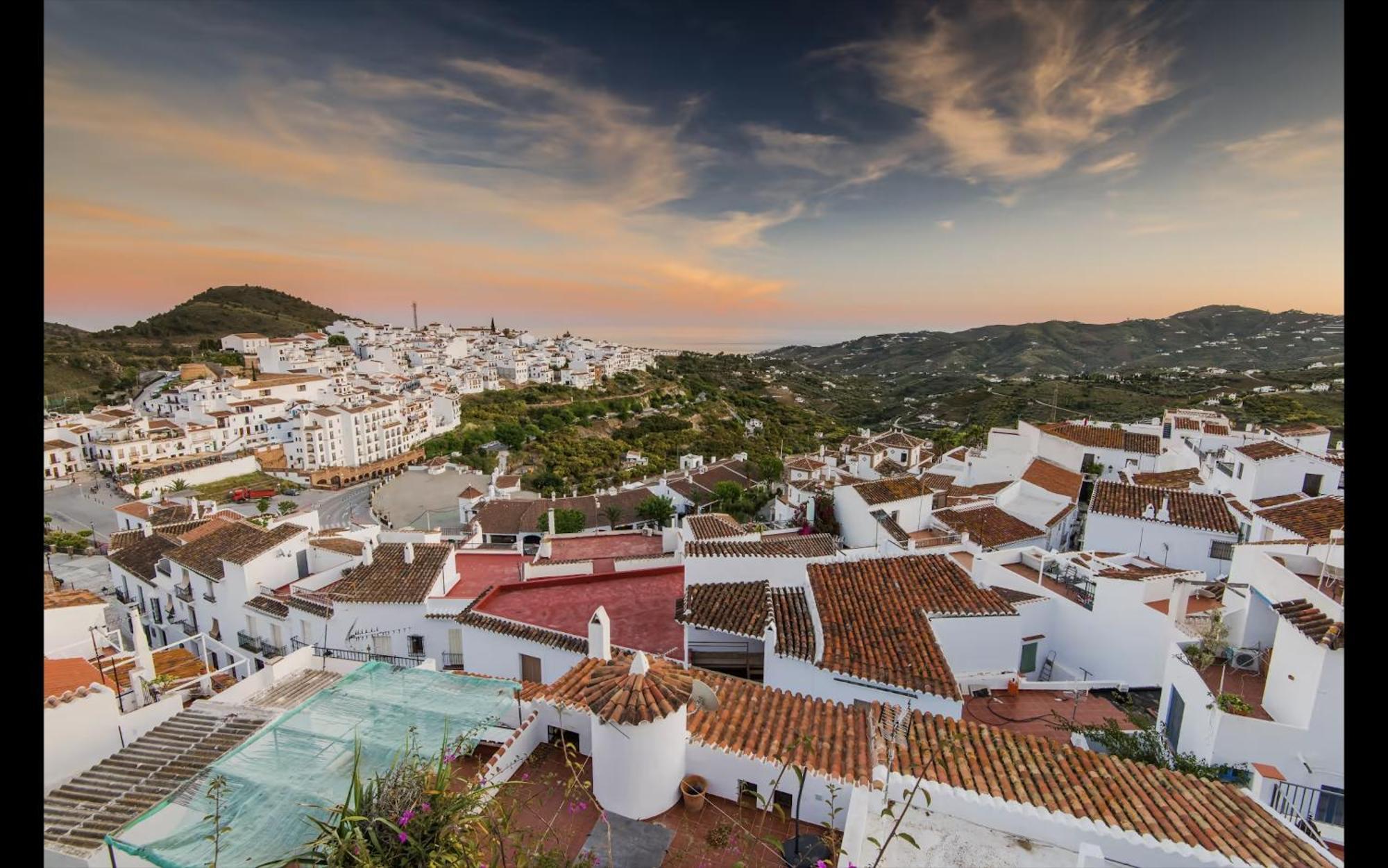 Precioso Apartamento De Dos Plantas Con Vistas Frigiliana Exterior photo